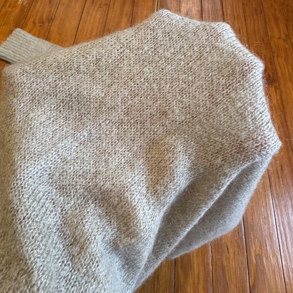 Zaraknit, Lightweight, Tan Sweater - Picture 5 of 5